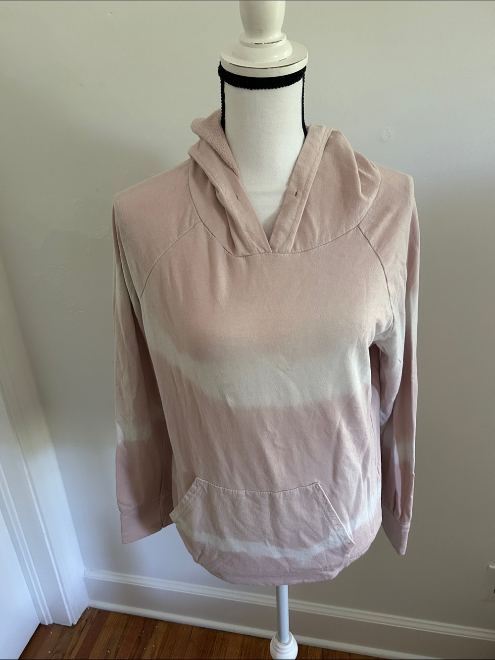 Women's Lightweight Hooded Pullover in Light Pink Tie-Dye